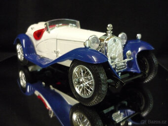 Alfa Romeo 2300 Spider bílomodrá Bburago 1/18 - 6
