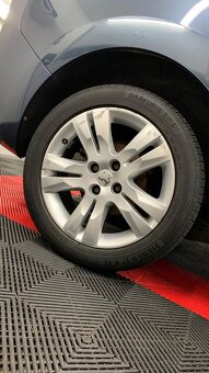 Peugeot 5008 1,6 HDI 82 kW rv. 2011 - 6