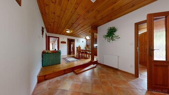 Velkorysé hospodářské stavení v překrásné přírodě - 6