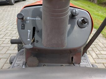 Zahradní traktůrek/sekačka Husqvarna - 6