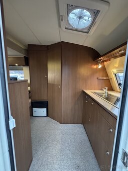 Bürstner Averso Plus 410 ~ Sklopná postel - 6