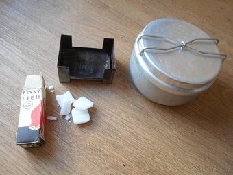 Hliníkový ešus + lihový vařič a zbytek lihových tablet - 6