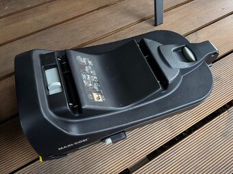 Maxi-Cosi CabrioFix i-Size - Essential 2022 Black + základna - 6