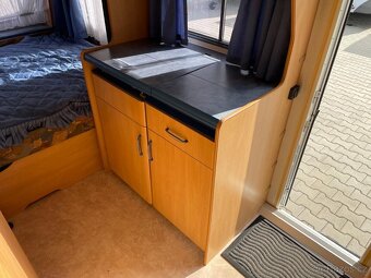 Hobby De luxe 450, 4 osoby, stan, pevná postel - 6