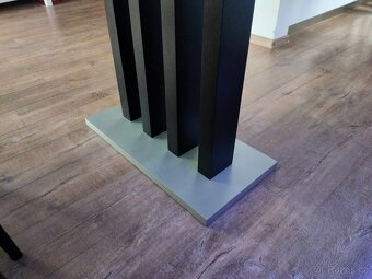 Skleněný jídelní stůl - 6