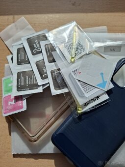 Skla a pouzdra na telefony Samsung A41 a J5 - 6