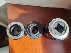 Fujifilm X-S10 v záruce , 3 objektivy, blesk a příslušenství - 6