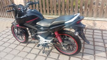 Honda CB 125  F - 6