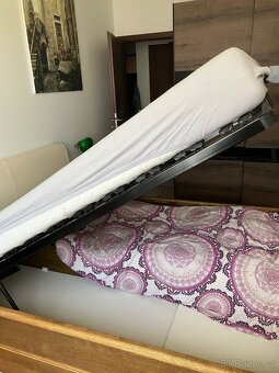 Manželská postel masív s čalouněným čelem - 6