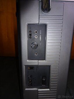 starý radiomagnetofon s televizí NEC CT-6000 - 6