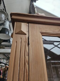 Knihovna, kredenc, vitrína, masiv - 6