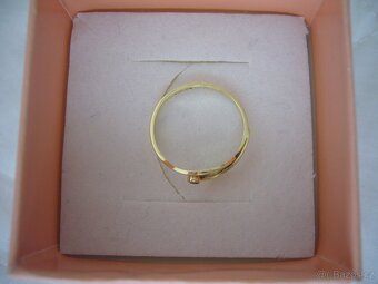 Prodám zlatý prstýnek s kamínkem - 6