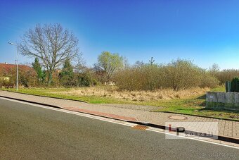 Újezd u Sezemic, zasíťovaný stavební pozemek 875 m² - 6