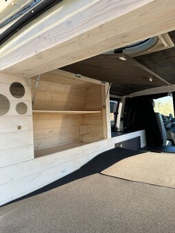 Přestavěný VW T5 připravný na nová dobrodružství - 6