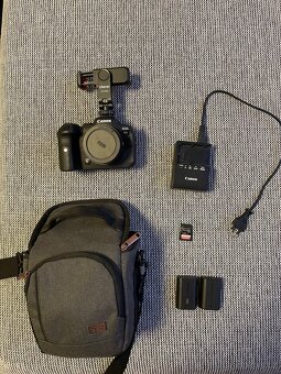 Canon EOS R6 - TOP stav + 2 baterie, brašna, karta - 6