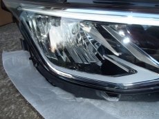 VW GOLF 8 PREDNE SVETLA LAVE PRAVE - 6