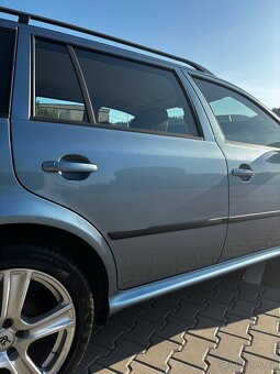 Škoda Octavia Tour 1.6 MPI 2009 248tis - 6