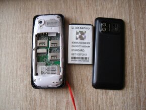 Miniaturní mobil na /3 SIM + paměť.kartu/. - 6