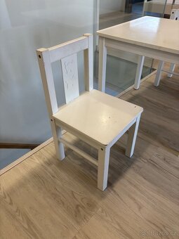 Dětská postýlka IKEA Kritter, stoleček a židličky - 6