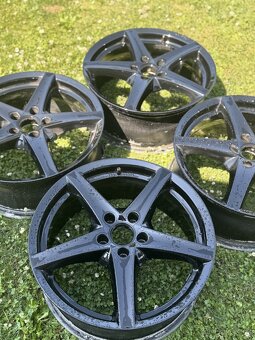 ALU KOLA 7,5x18 ET45 černý lesk - 6