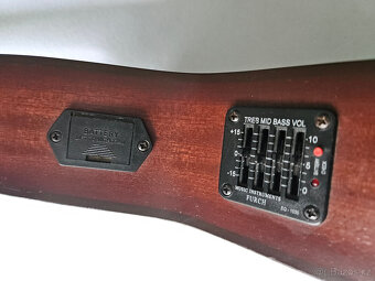 Česká elektroakustická masivní kytara FURCH - 6
