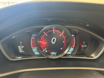 Prodám Volvo V40 D2 1.6 84KW - 6