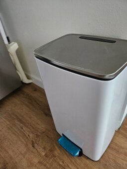 Nový bílý nerezový pedálový odpadkový koš - 6