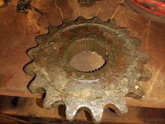 Prodám náhradní díly na Bělorus: pomocné čerpadlo hydrauliky - 6