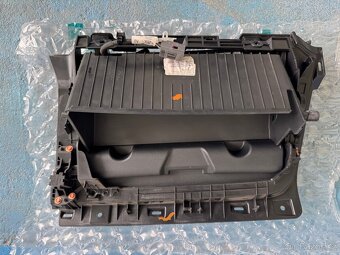 Přihrádka spolujezdce Ford Mustang 6. gen LHD - 6