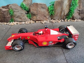 Prodám model 1:18 Ferrari F1 F2001 - 6