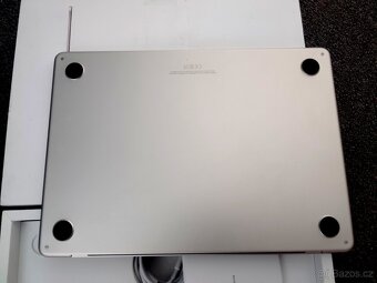 MacBook Air 13 palců M2 8 GB RAM 256 ssd - 6