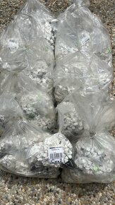 Prodám natloukací plastové kabelové příchytky vel.5a7a9mm - 6