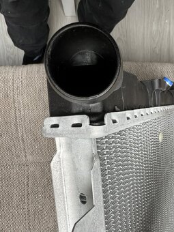 NOVÝ OEM Chladič BMW E30 M10 1.6i 1.8i - 6