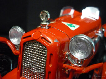 Alfa Romeo 2300 8C Monza Bburago 1/18 - 6