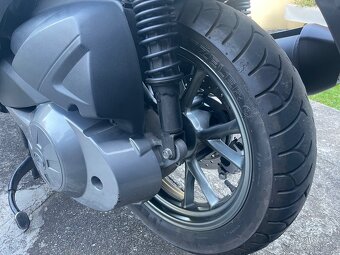 Kymco People GT300i - 6