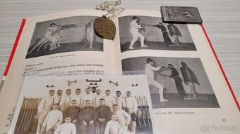 Cvičná puška na Šerm bodákem + učebnice + medaile - 6