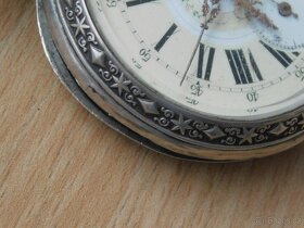 Historické starožitné celostříbrné kapesní hodinky s řezaným - 6