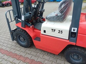 Vysokozdvižný vozík 2.5T, 3.0m zdvih, DIESEL - 6
