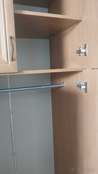 Prodám šatní skříň v pěkném stavu. - 6