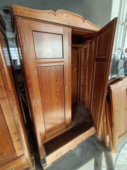 Starožitné skříně z masivu - 6