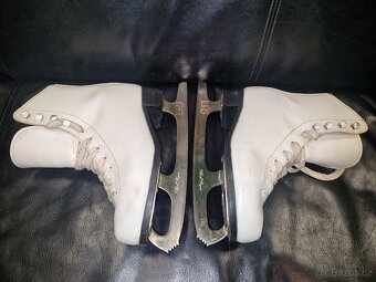 Dívčí brusle v. 37 - 6