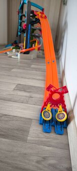 Hot Wheels Ultimátní mega garáž žralok - 6