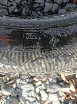 Pneu zimní 215/55 R 18 - 6
