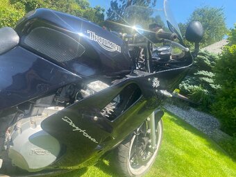 TRIUMPH DAYTONA 750 - 6
