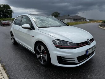 Volkswagen Golf GTI Performance - 6