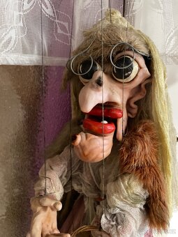 Ručně vyráběná loutka marioneta Čarodějnice - 6