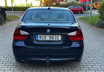 BMW E90 320i 110kW Xenony ALU R17 Tempomat El. tažné - 6