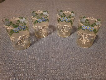 Velké množství skleniček - 6