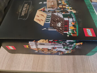 LEGO® ICONS™ 10332 Středověké náměstí - 6