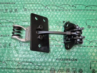 omezovač pravých zadních křídlových dveří VW Transporter T5 - 6